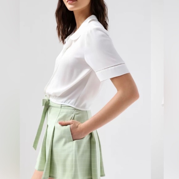 ARITZIA Sunday Best Black Floral Crop Button Down Blouse, Aritzia top, Sleeved - Picture 5 of 6